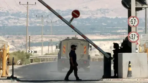 A Pair of Victims Shot in Incident Adjacent to West Bank-Jordan Passage, Israeli Military States
